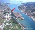 Peter's house, private accommodation in city Trogir, Croatia